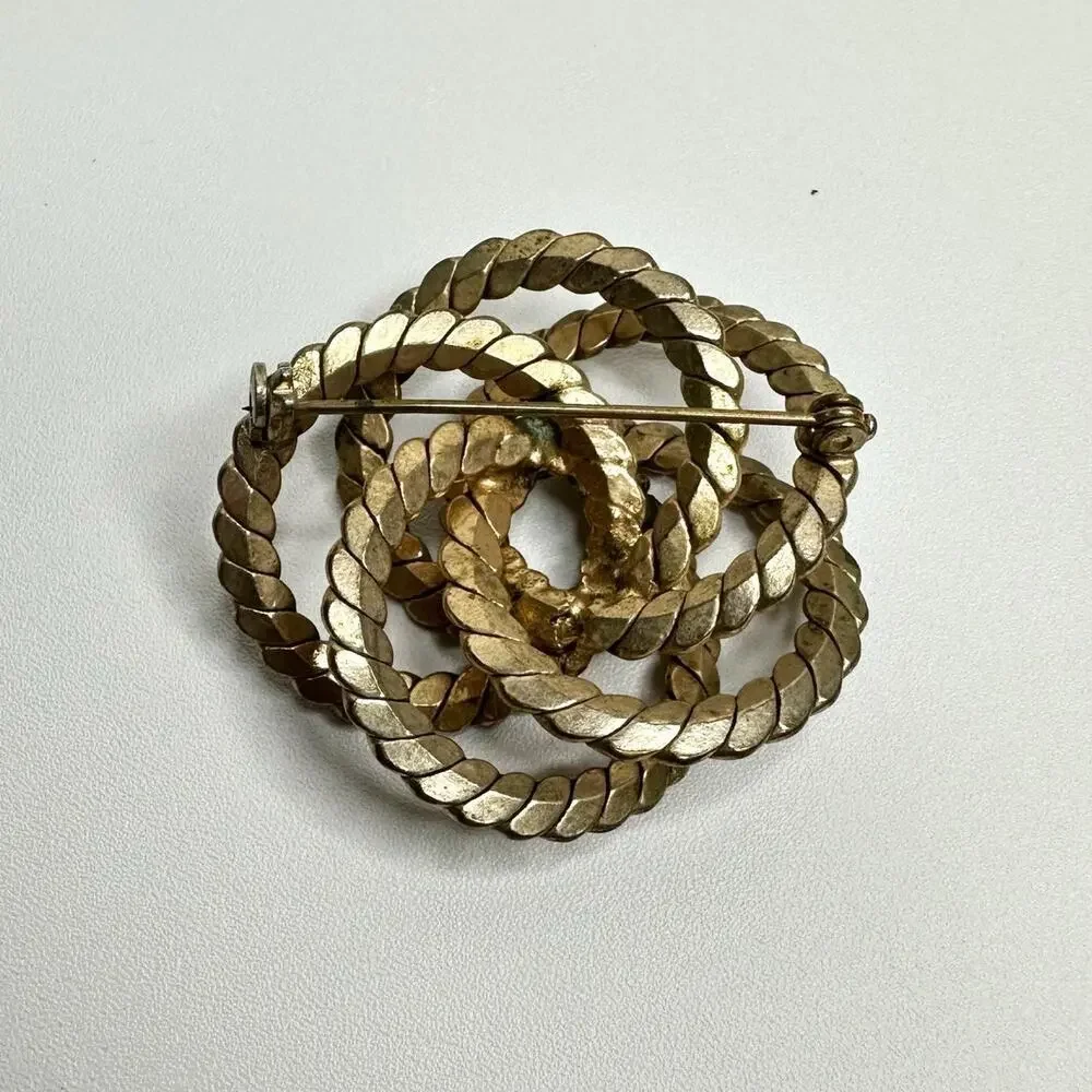 Vintage Gold Knot Brooch Interwoven Circle Pin Timeless Knot Design Jewelry